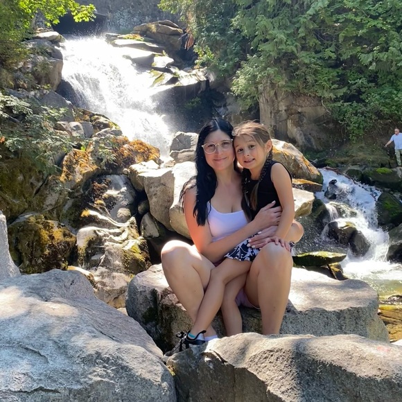 Meet your Posher, Shauna - Picture 2 of 3